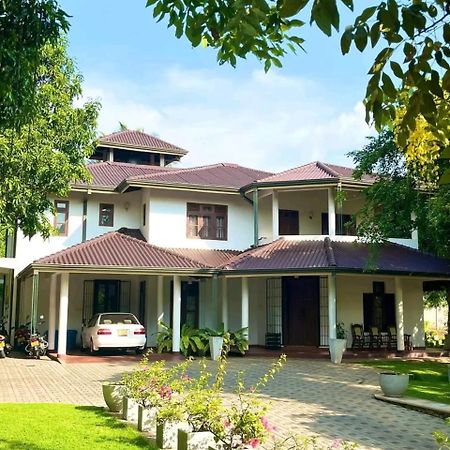 Golden Residence Anuradhapura Bagian luar foto