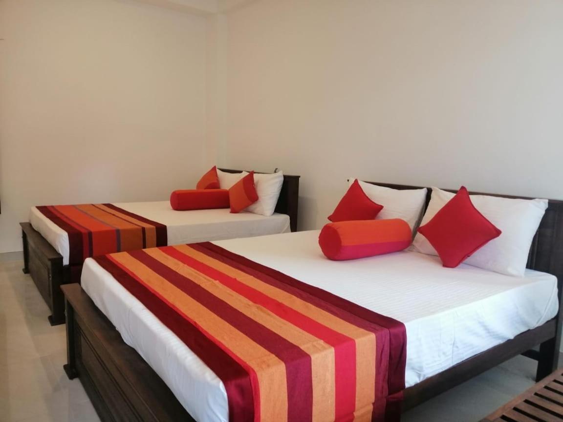 Golden Residence Anuradhapura Bagian luar foto