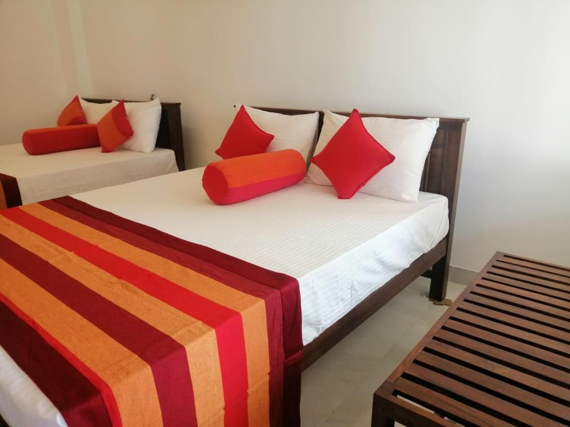 Golden Residence Anuradhapura Bagian luar foto