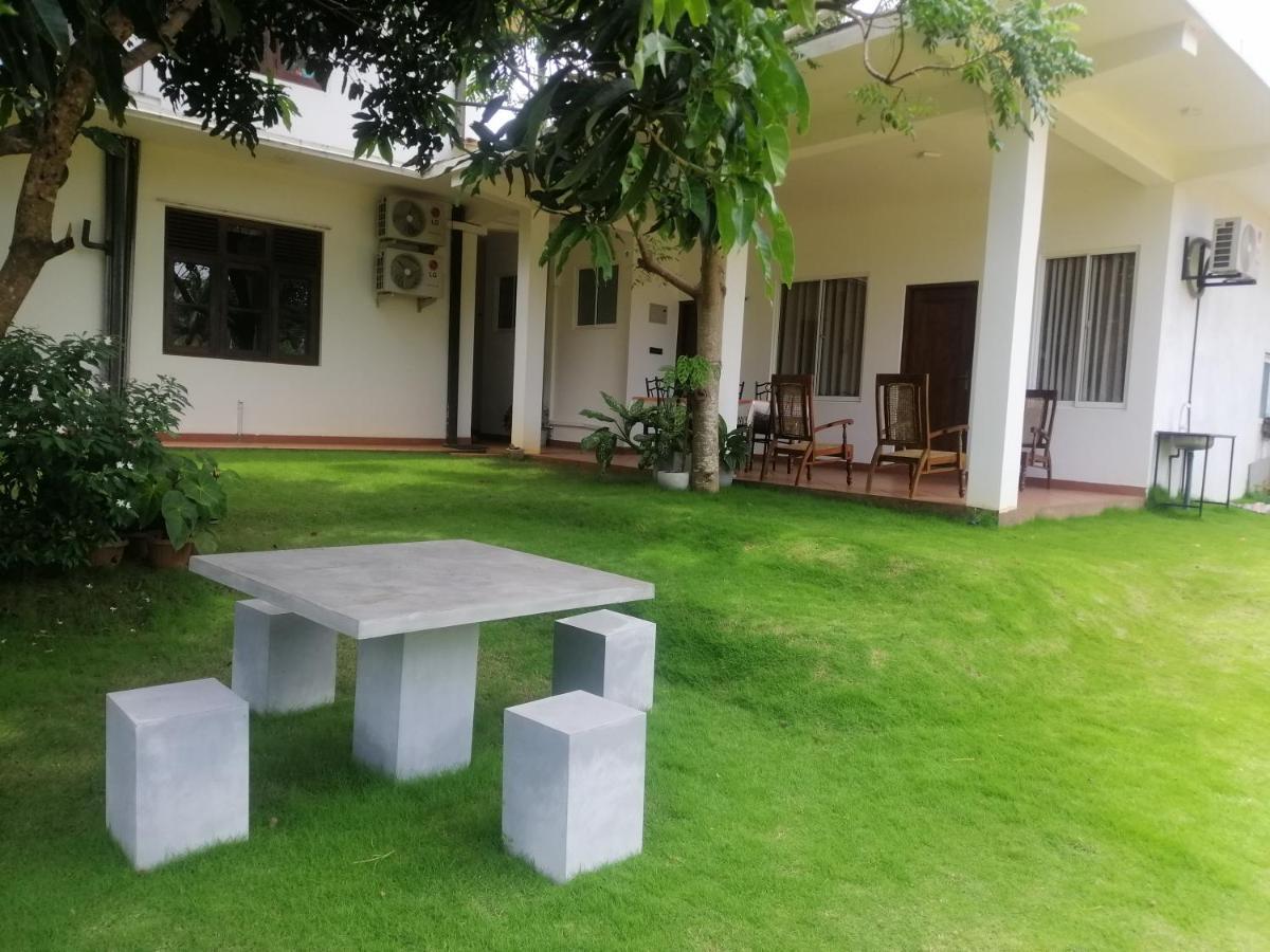 Golden Residence Anuradhapura Bagian luar foto