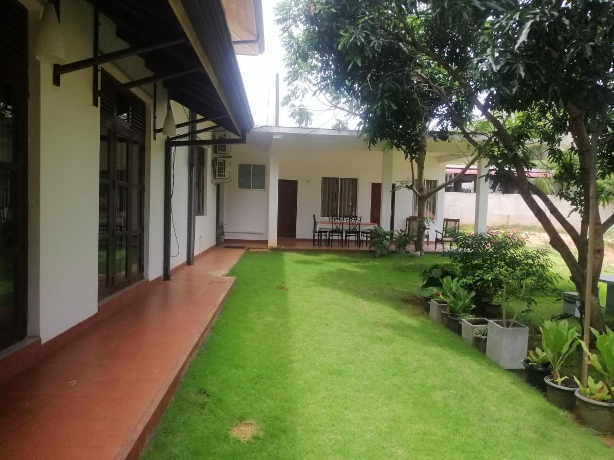Golden Residence Anuradhapura Bagian luar foto
