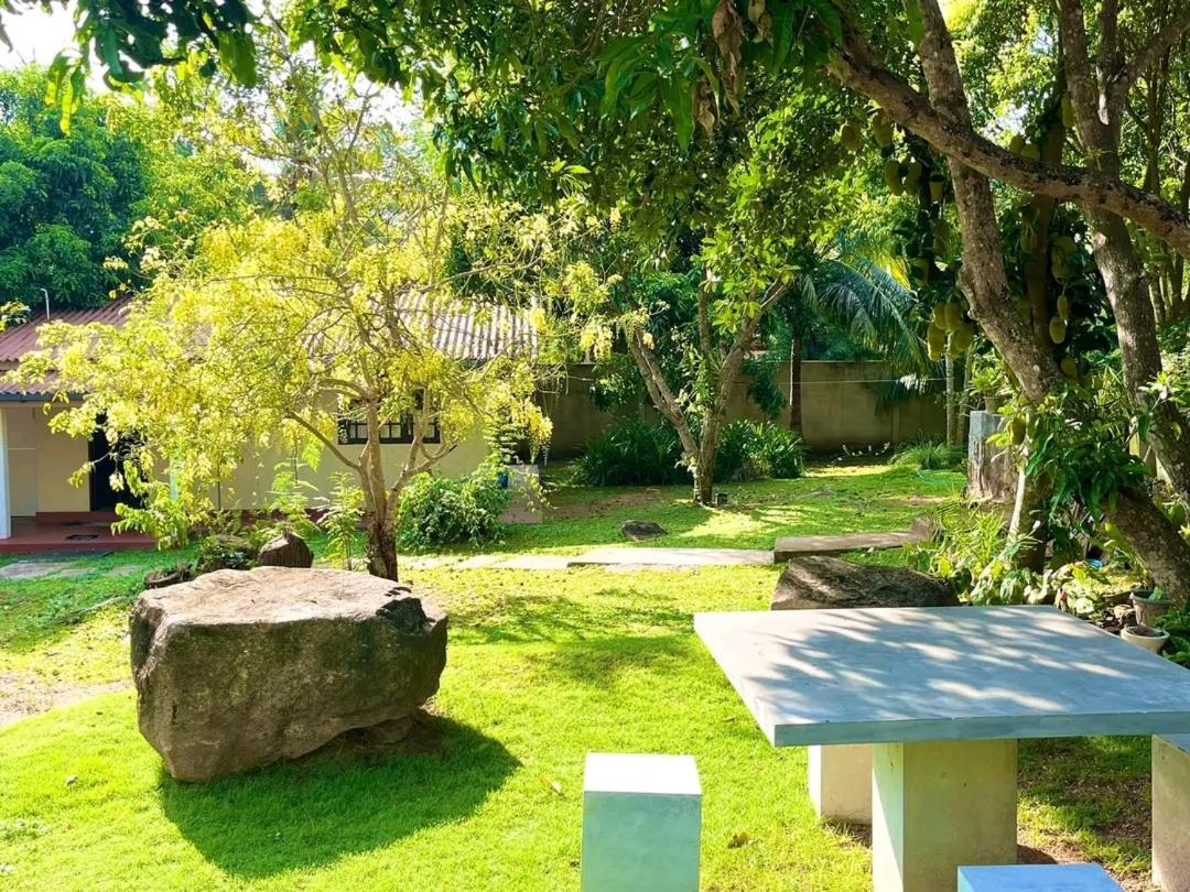 Golden Residence Anuradhapura Bagian luar foto