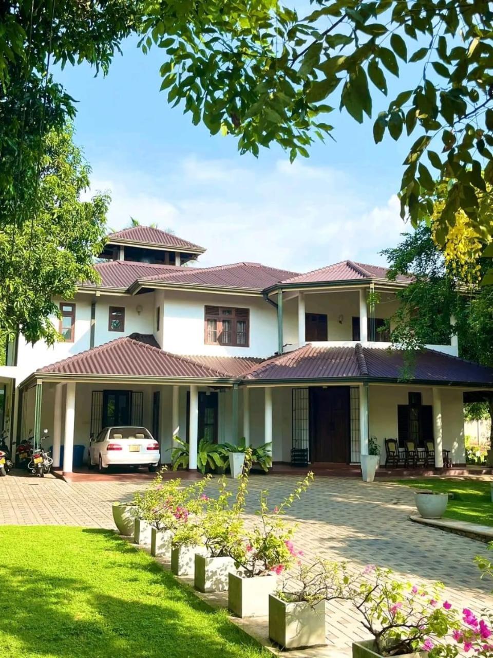 Golden Residence Anuradhapura Bagian luar foto