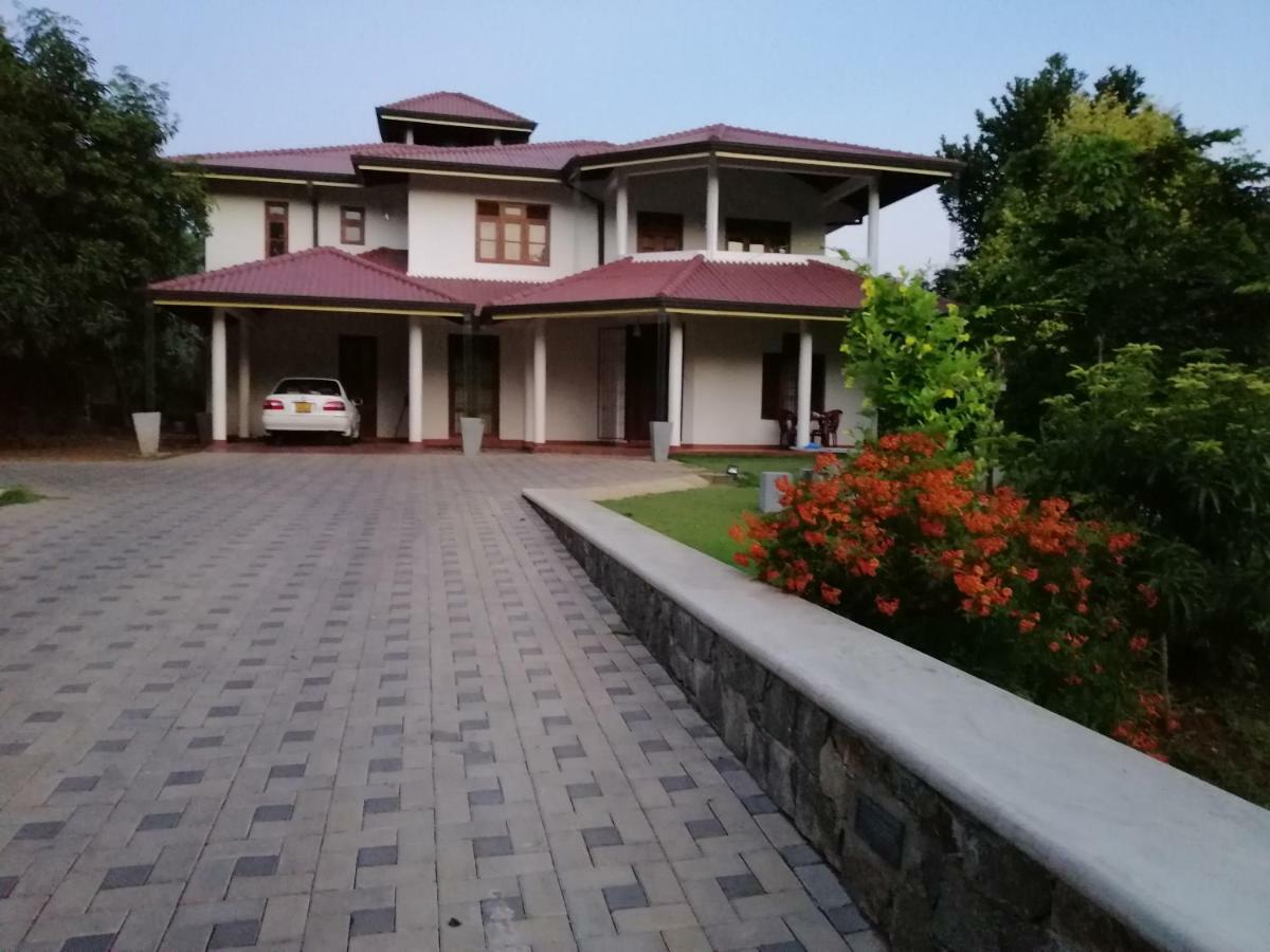 Golden Residence Anuradhapura Bagian luar foto