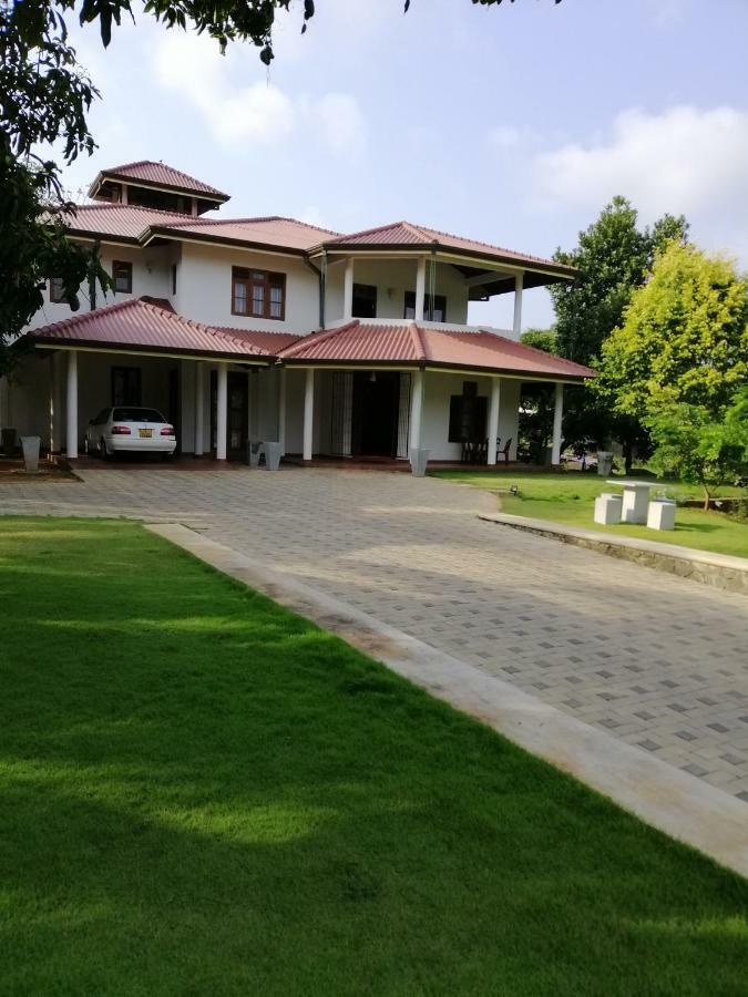Golden Residence Anuradhapura Bagian luar foto